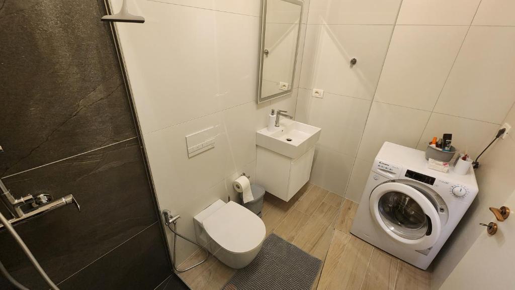 Jusal Sea View Apartment - Image 6