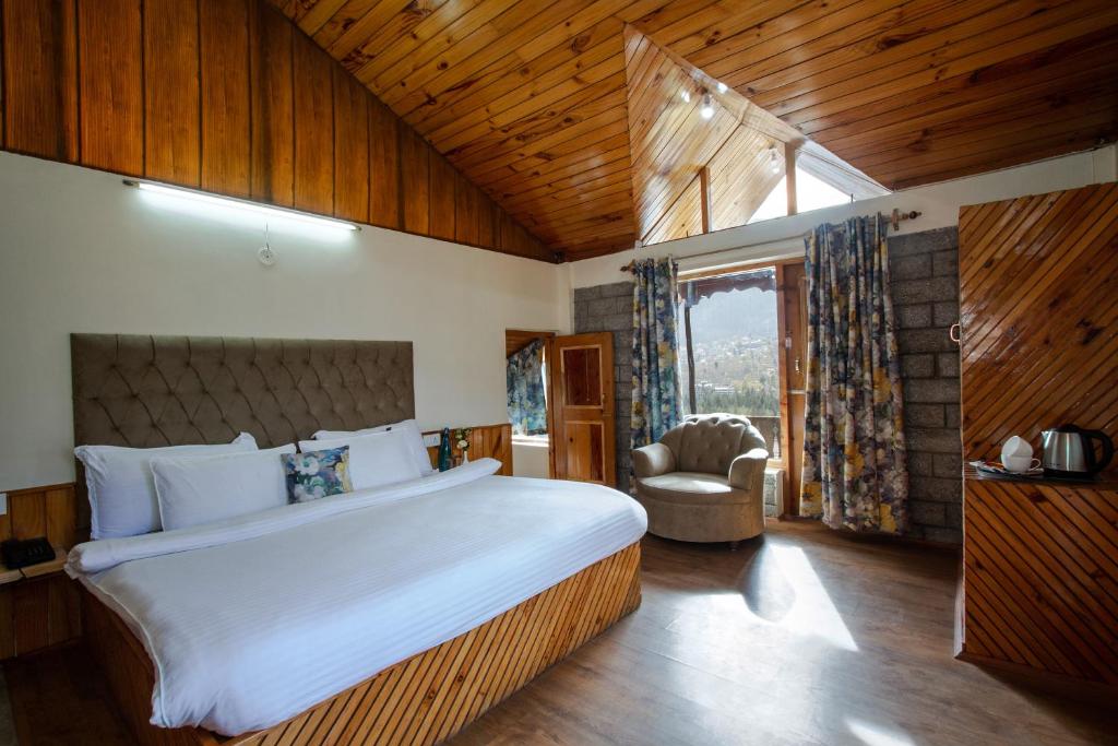 Tales N Trails - Double Room With Lake View
