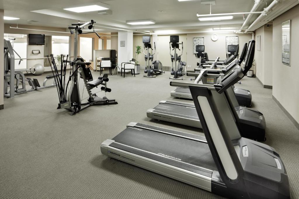 Fitness centrum a/nebo fitness zařízení v ubytování Radisson Hotel Vancouver Airport