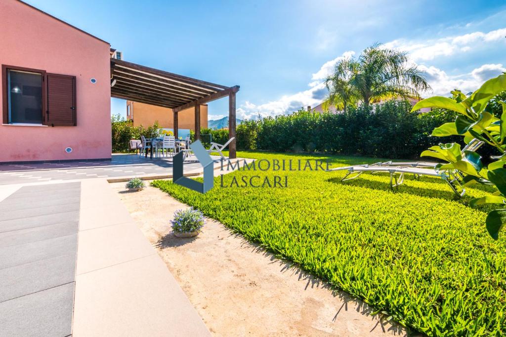 Vonkajšia záhrada v ubytovaní Villa Luana, a pochi passi dal mare