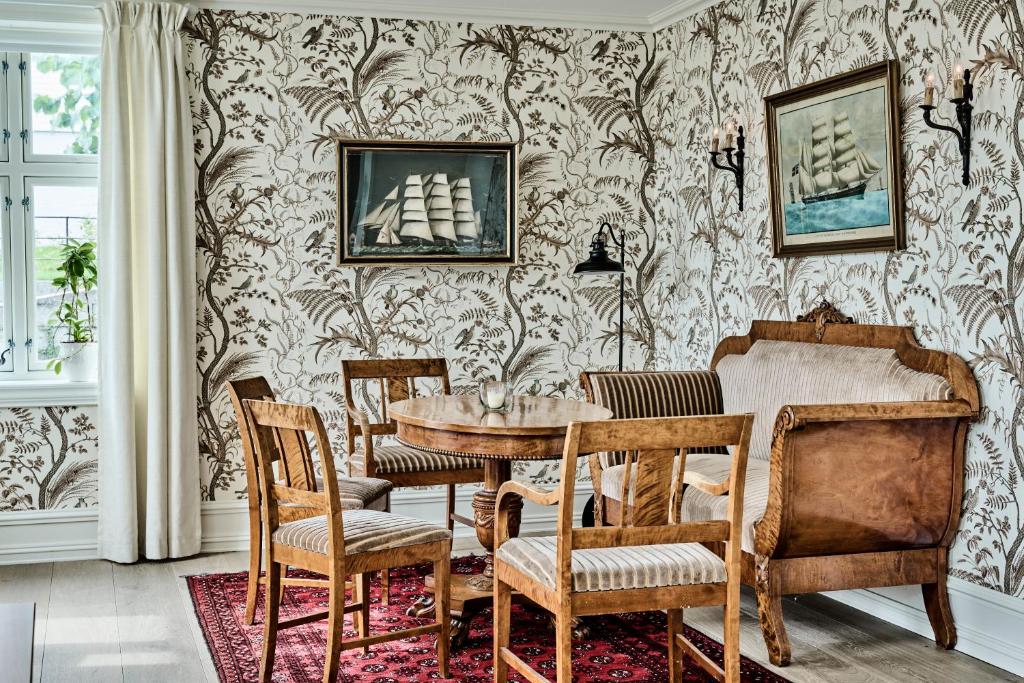 Posezení v ubytování Rederiet Hotel