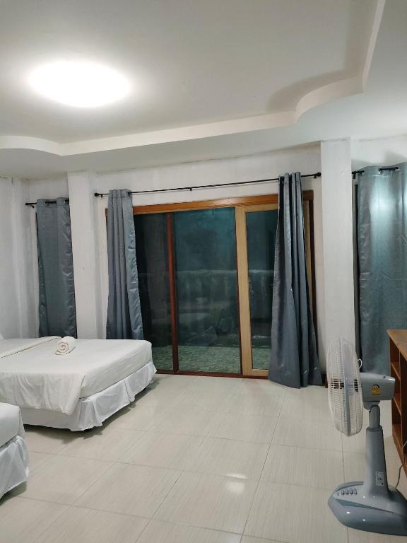 Кровать или кровати в номере Garden View Resort Tonsai