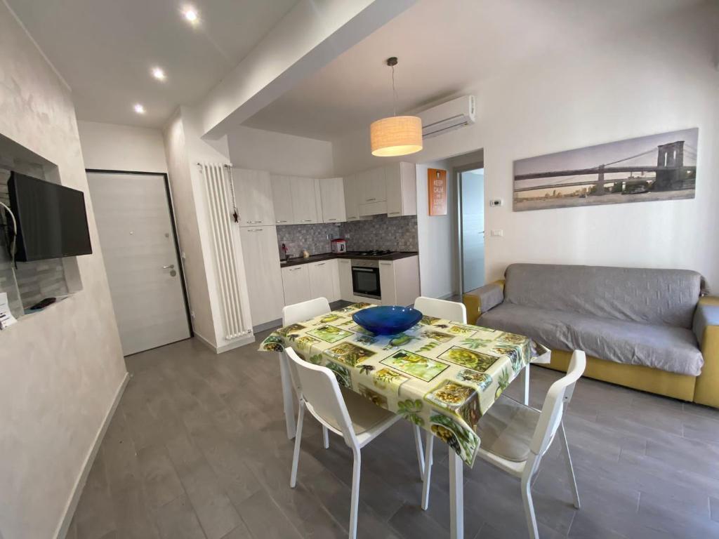 A kitchen or kitchenette at Gianluca Apartments 7