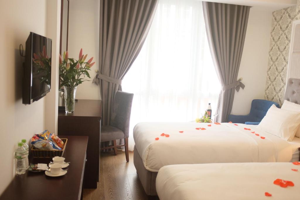 Postel nebo postele na pokoji v ubytování Skyline Hanoi Hotel