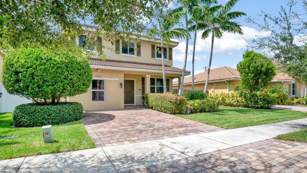 Casa LatAm - 5BR Oasis, Hammocks, next to Keys and Miami Magic - Housity