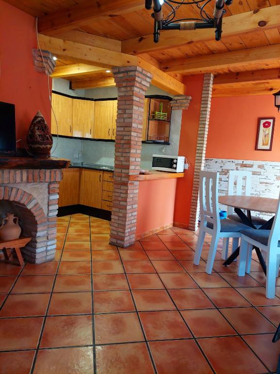 Kuchyň nebo kuchyňský kout v ubytování Casa Arroyo Los Ubios Arroyo Frio