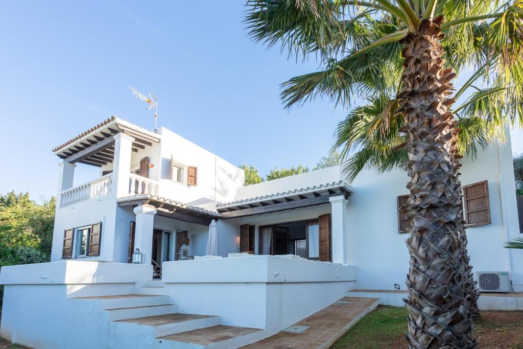 Casa en Ibiza con vistas increíbles en Es Figueral, Playa Es ...