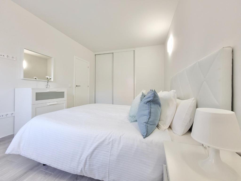 Łóżko lub łóżka w pokoju w obiekcie La Hoya 29 Apartments