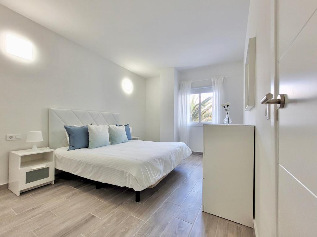Łóżko lub łóżka w pokoju w obiekcie La Hoya 29 Apartments