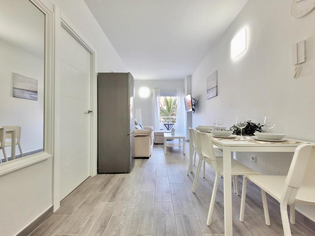 Kuchnia lub aneks kuchenny w obiekcie La Hoya 29 Apartments