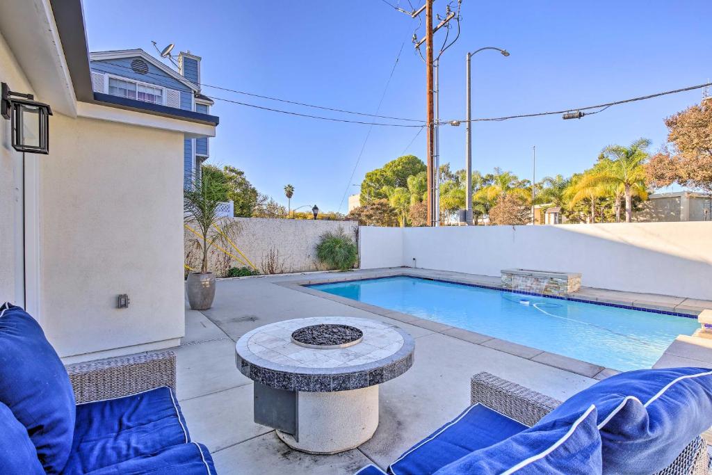 Kolam renang di atau dekat dengan Norwalk Retreat with Pool about 11 Mi to Disneyland Park