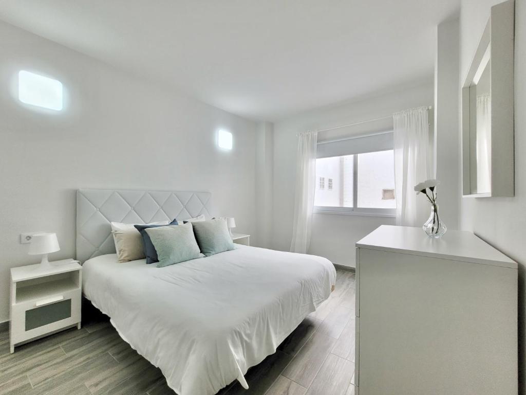 Łóżko lub łóżka w pokoju w obiekcie La Hoya 29 Apartments