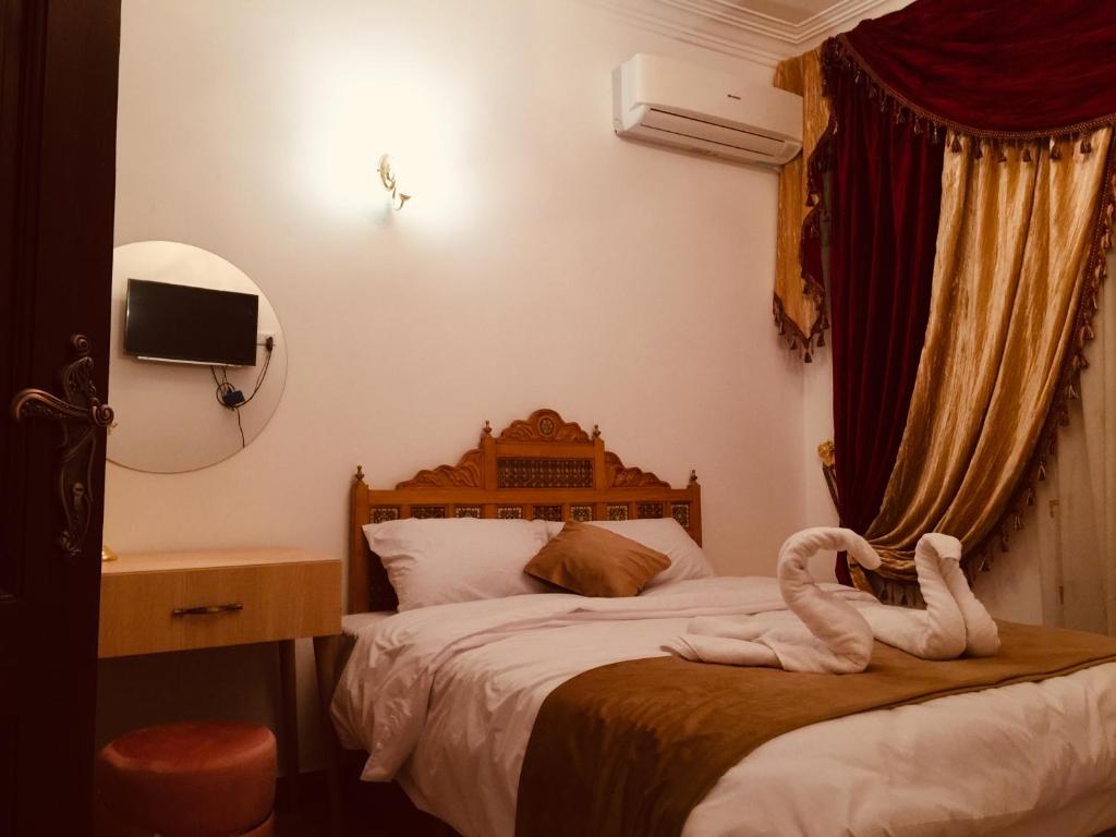 Eagles Pyramids View - 15