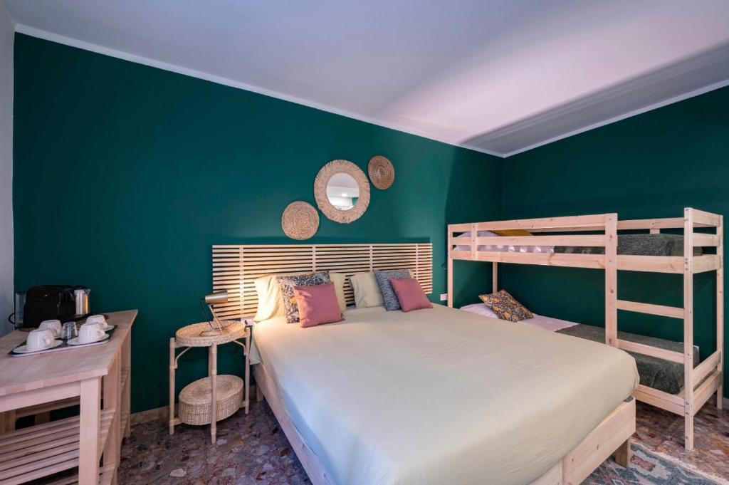 Ένα ή περισσότερα κρεβάτια σε δωμάτιο στο Mahamo Suites