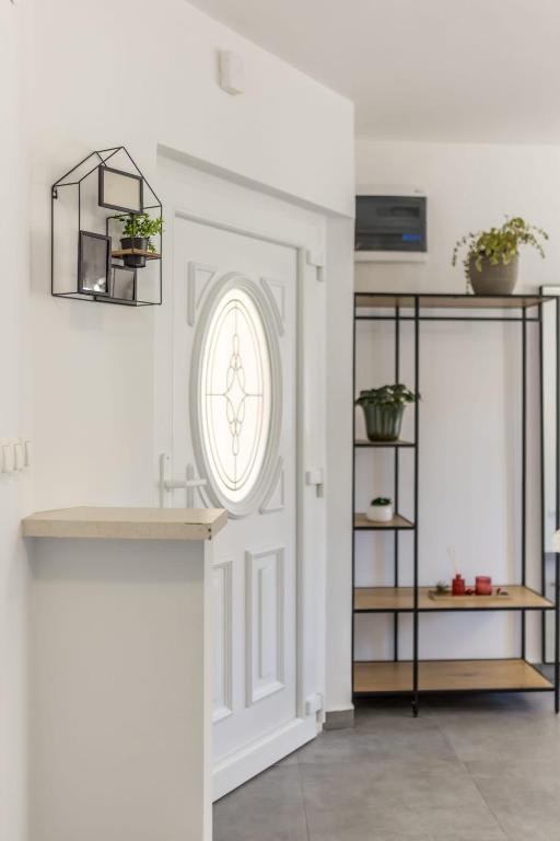Kuchyň nebo kuchyňský kout v ubytování Mala Kate Apartments