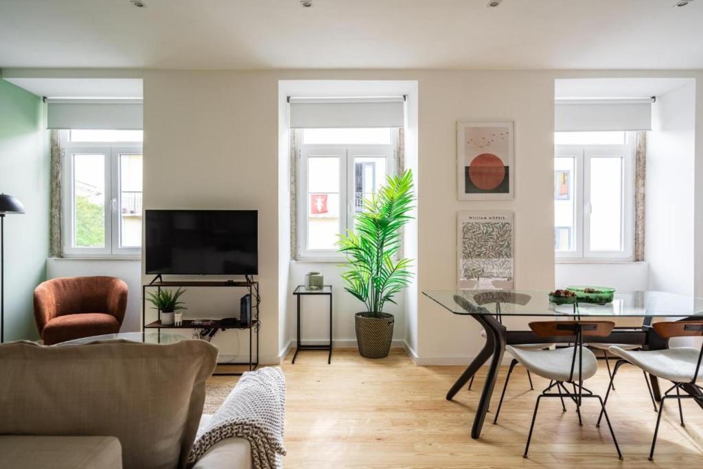 WHome Chic 2-Bed near Santos & Alcântara perfect for Families & Couples