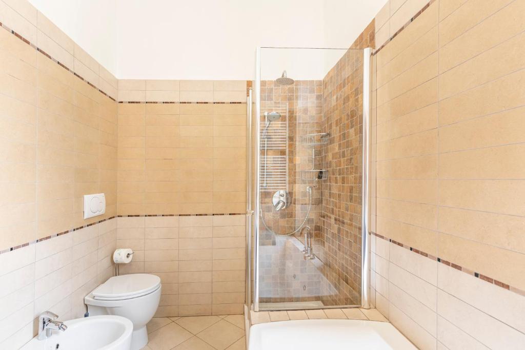 A bathroom at Hostly - Domus Happya - Dream in the Appia Antica Park
