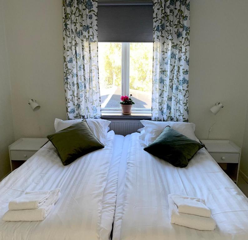 Postel nebo postele na pokoji v ubytování Gåsen Out B&B