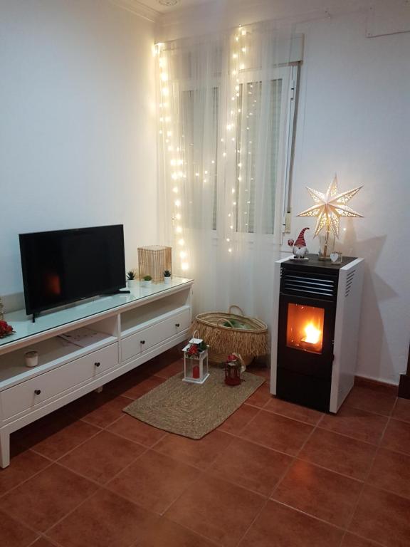 Televízia a/alebo spoločenská miestnosť v ubytovaní Mi casita del Bosque