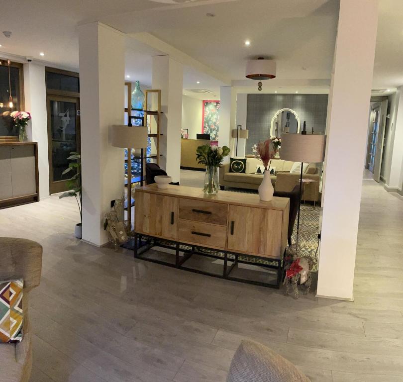 The Orchid Hotel - Resim 8