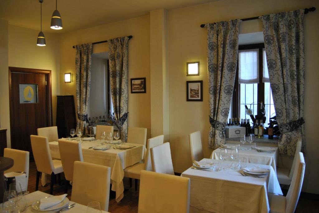 Restaurace v ubytování Hotel Oberje Dla Viere