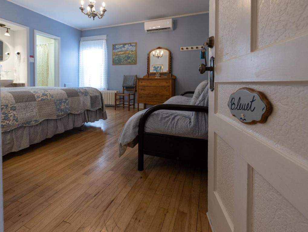 Postel nebo postele na pokoji v ubytování À Tout Venant B&B