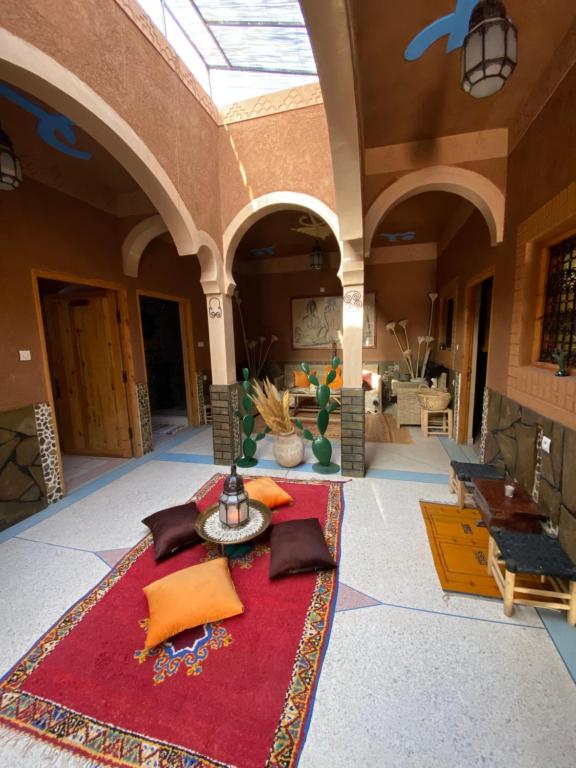 Część wypoczynkowa w obiekcie Berber Nomad Kasbah