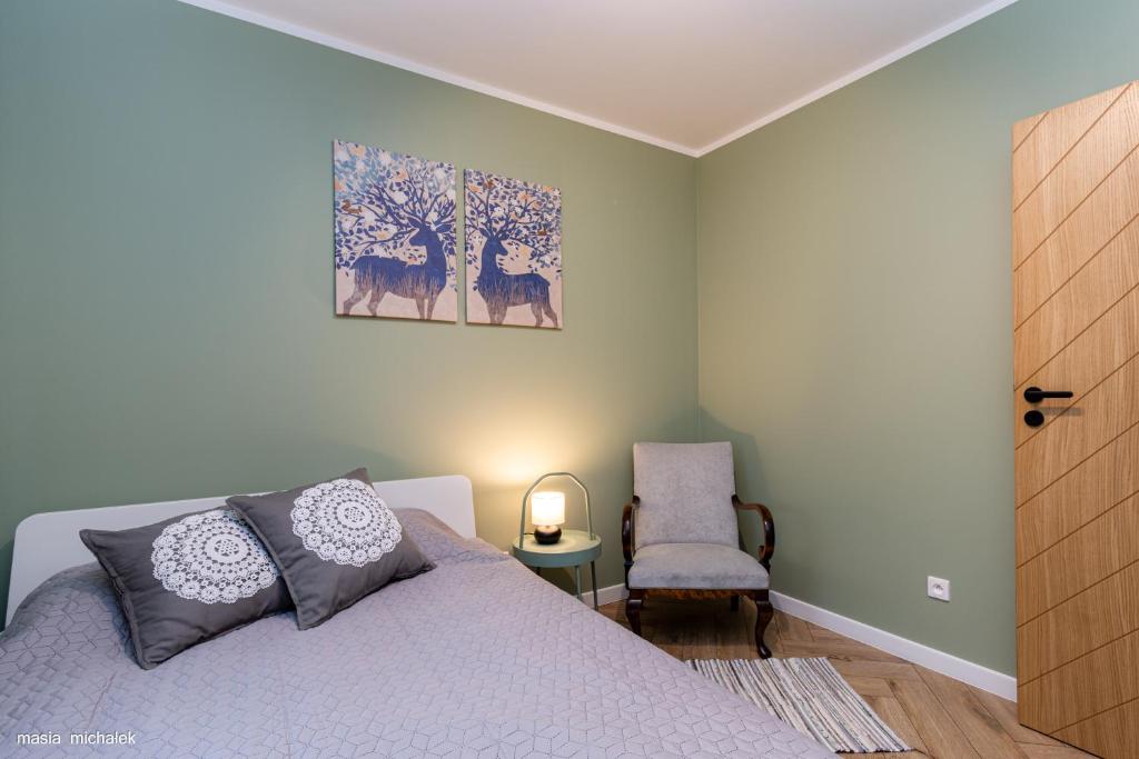 Łóżko lub łóżka w pokoju w obiekcie DAJ SOBIE CZAS Apartament