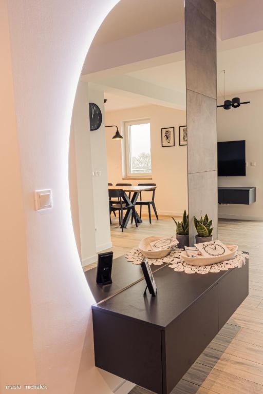 Telewizja i/lub zestaw kina domowego w obiekcie DAJ SOBIE CZAS Apartament