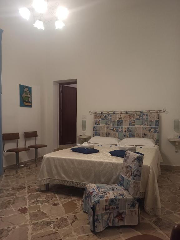 A bed or beds in a room at NARDINA HOUSE