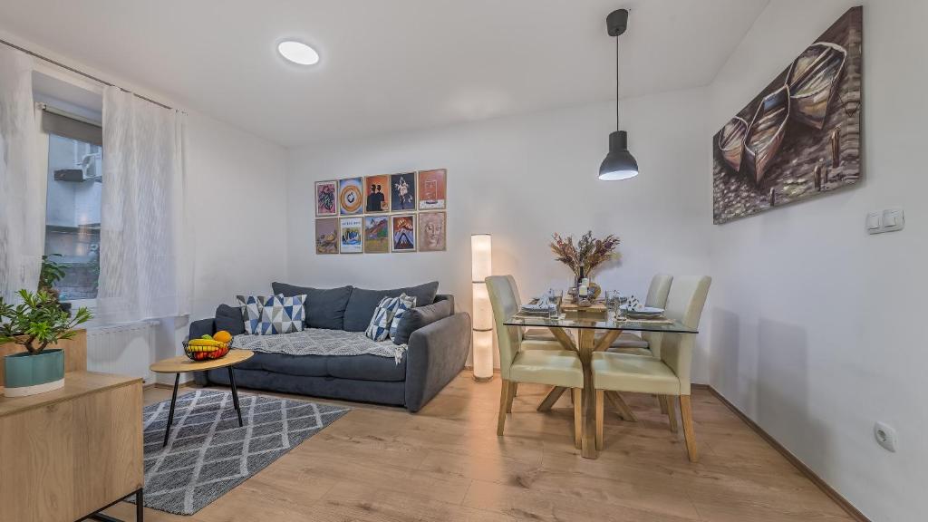 BRAND NEW Apartment in City Center, big terrace
