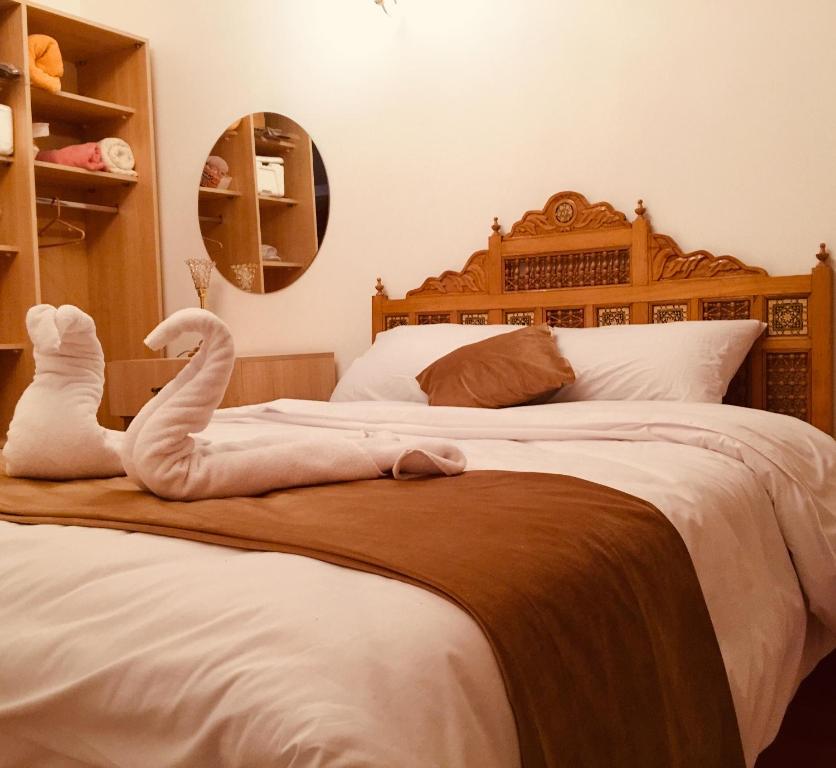 Eagles Pyramids View - 1