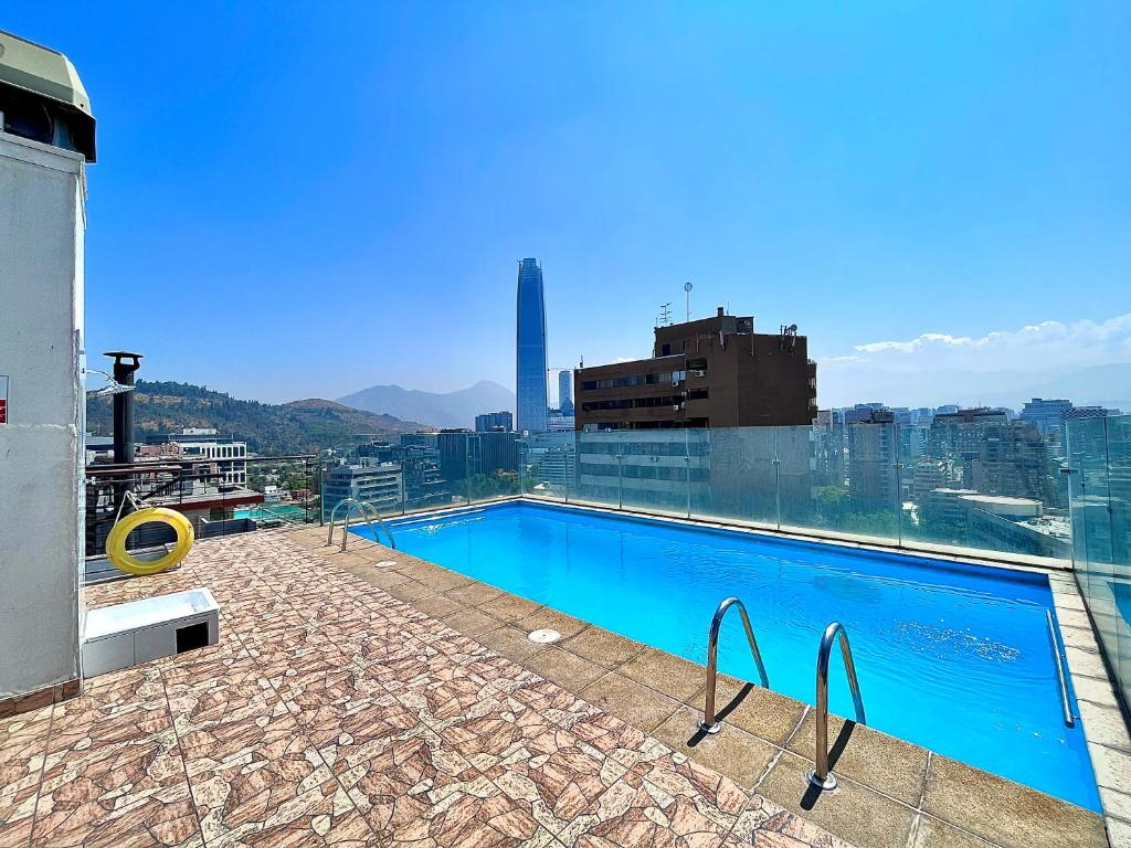 a swimming pool on the roof of a building at Apartamentos City Centro Los Leones in Santiago