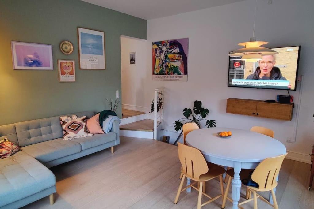 Cozy apartment shared kitchen and bathroom