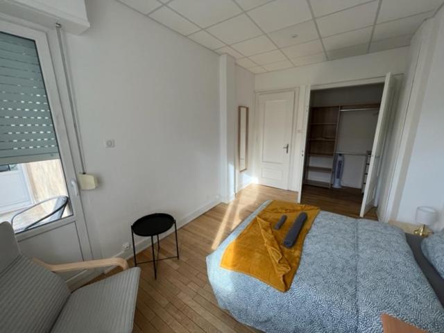 Chambres privées -Private room- dans un spacieux appartement - 100m2 centre proche gare - Deluxe Double Room With Balcony