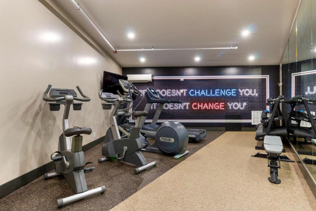 Fitness centrum a/nebo fitness zařízení v ubytování Best Western Plus Dauphin
