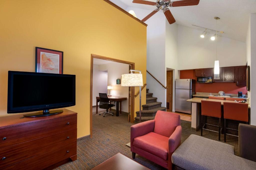 SenS Suites Livermore; SureStay Collection by Best Western photo