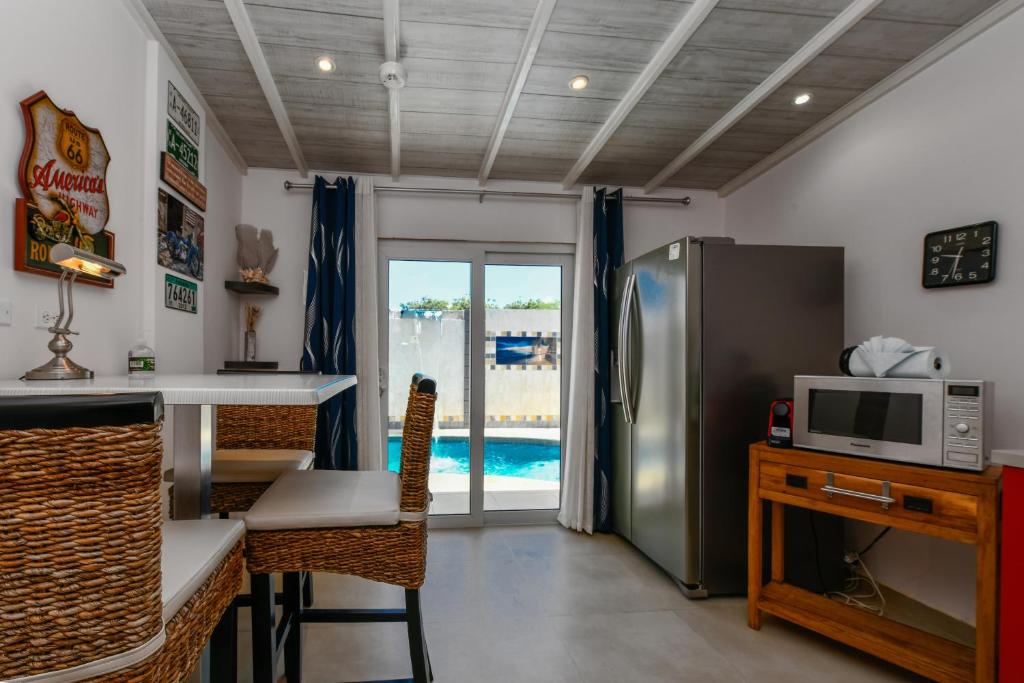 Kuchyň nebo kuchyňský kout v ubytování Boutique Hotel Swiss Paradise Aruba Villas and Suites