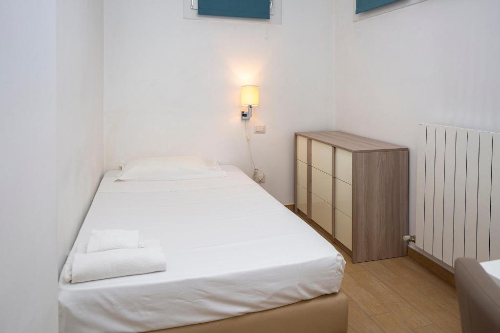 Rucellai Guest House - Single Room With Shared Bathroom