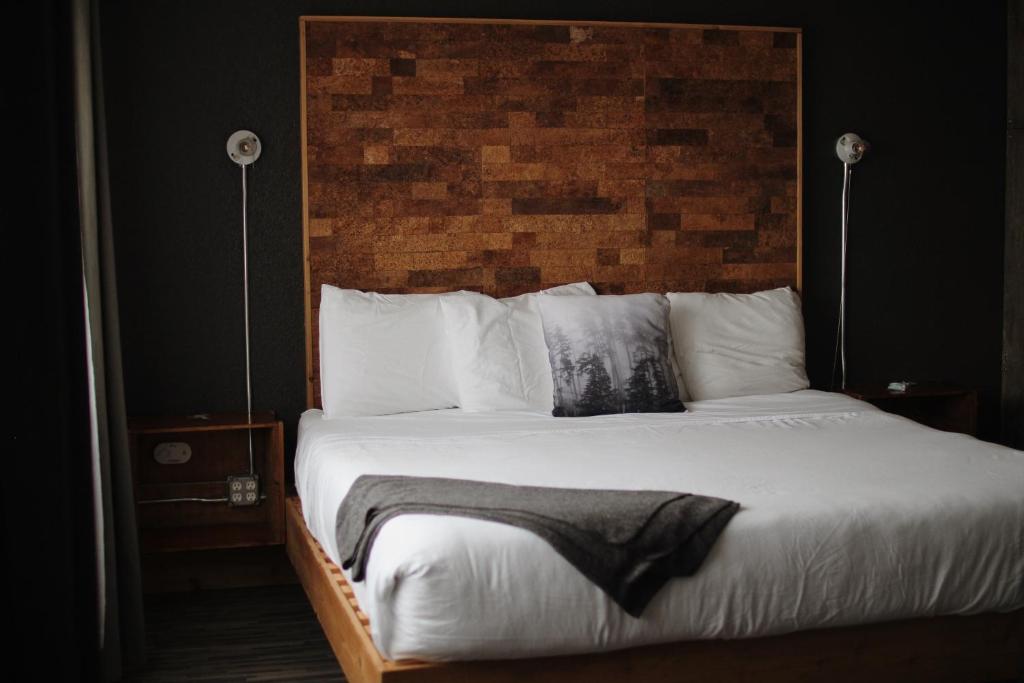 Adrift Hotel - West Suite