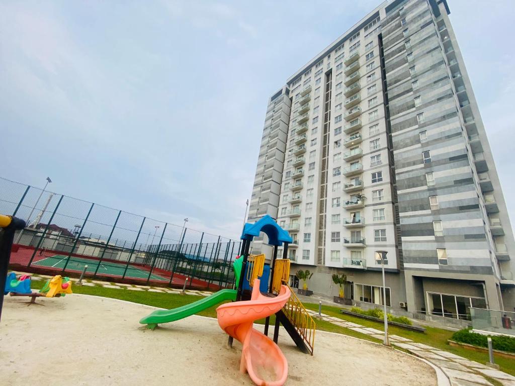 Herní místnost nebo prostor pro děti v ubytování OCEANVIEW 2Bedroom SMARTHOME WITH POOL