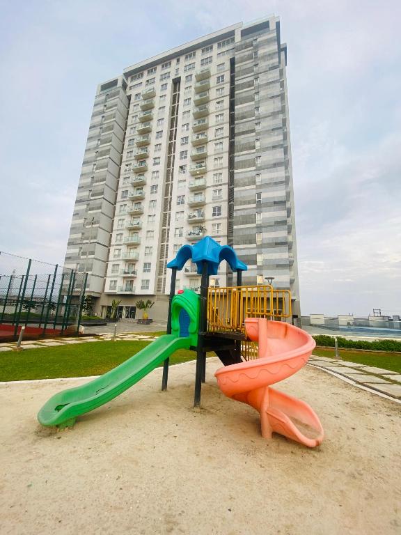 Herní místnost nebo prostor pro děti v ubytování OCEANVIEW 2Bedroom SMARTHOME WITH POOL