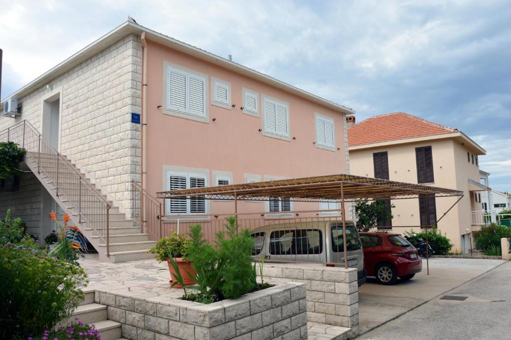Budova, v ktorej sa apartmán nachádza