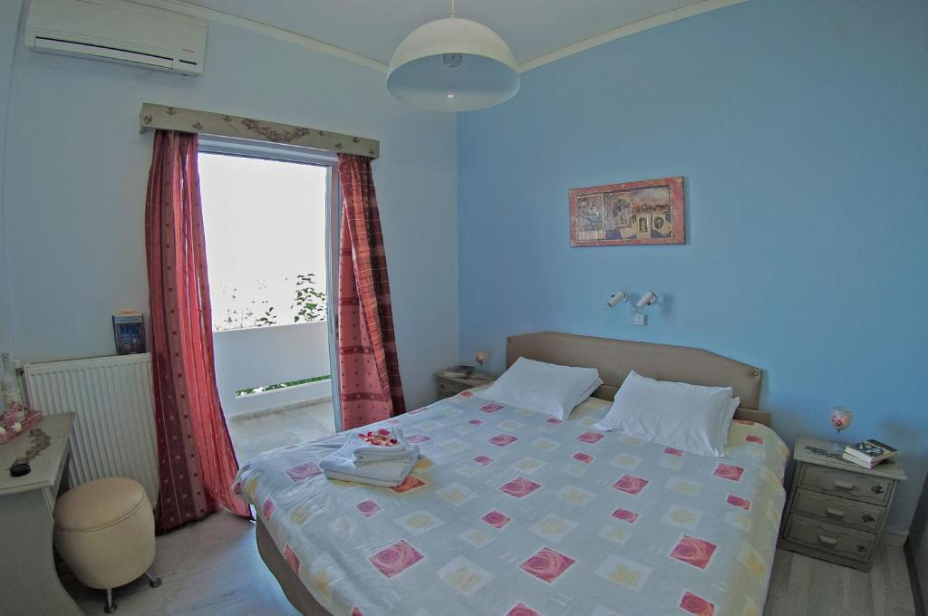 Postel nebo postele na pokoji v ubytování Dimitropoulos Apartments
