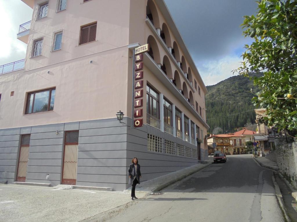 Nespecifikovaný výhled na hory nebo výhled na hory při pohledu z hotelu