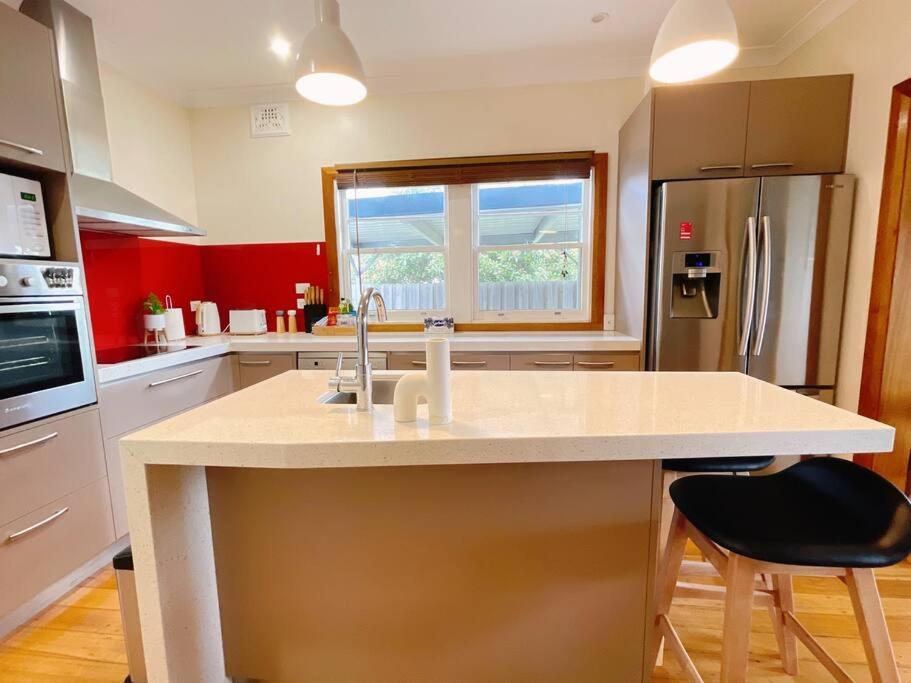 Stunning Hobart 3-bed home- close to shopping centers - Casa De Tres Dormitorios