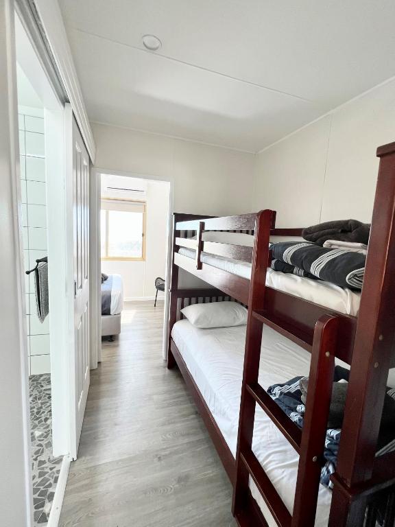 Postel nebo postele na pokoji v ubytování Sunset Beach Holiday Park