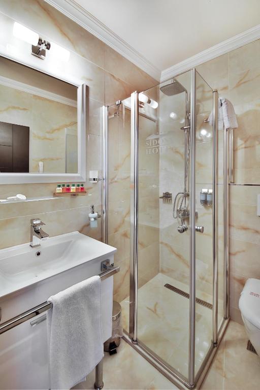 Koupelna v ubytování Sidonya Hotel
