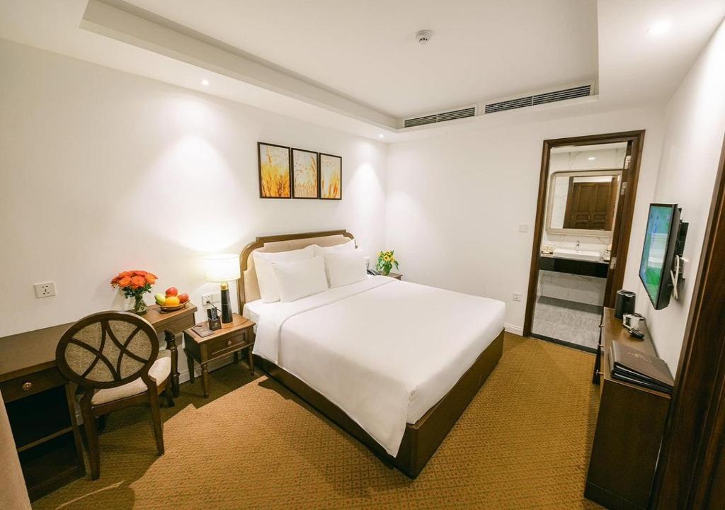Postel nebo postele na pokoji v ubytování Marigold Hotel Hanoi