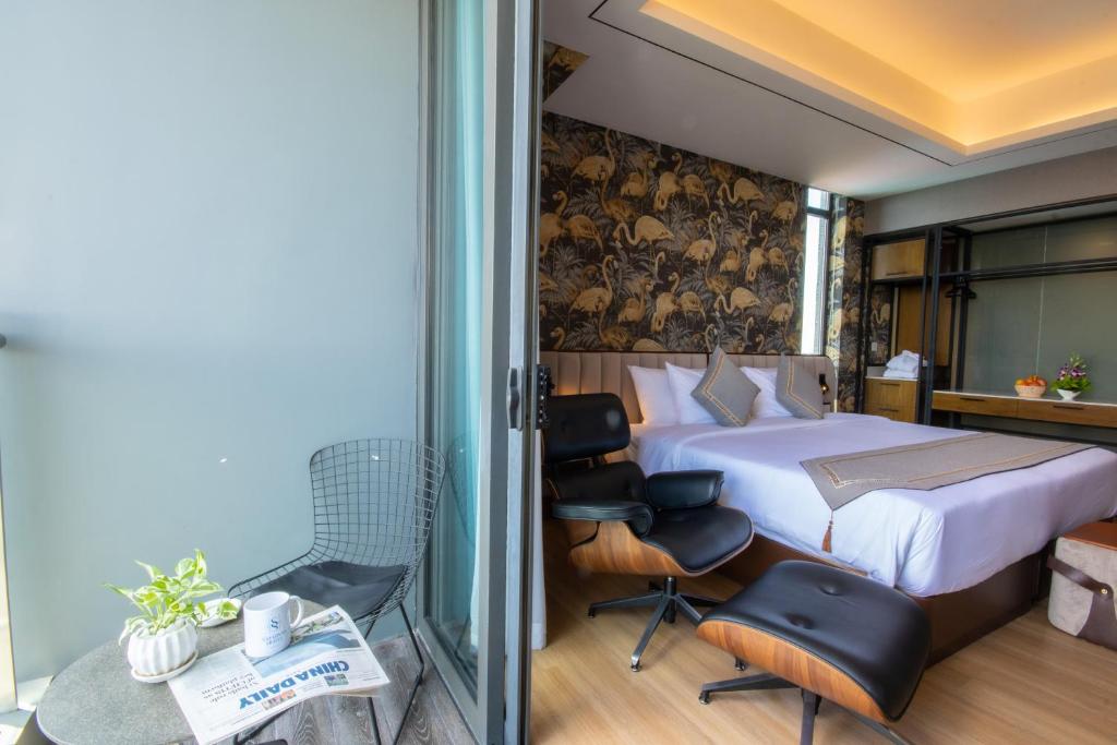 Postel nebo postele na pokoji v ubytování Sayarsan Hotel Yangon